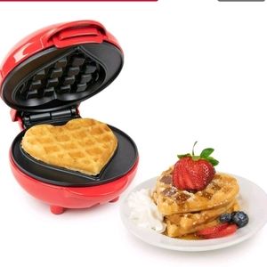 NOSTALGIA Mymini Heart Waffle Maker